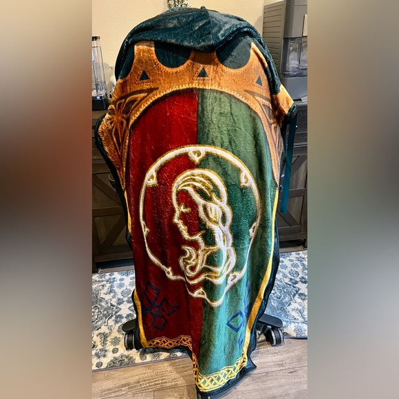 War of the Rohirrim Hooded Blanket Lord of the Rings Regal cinema - Picture 2 of 7
